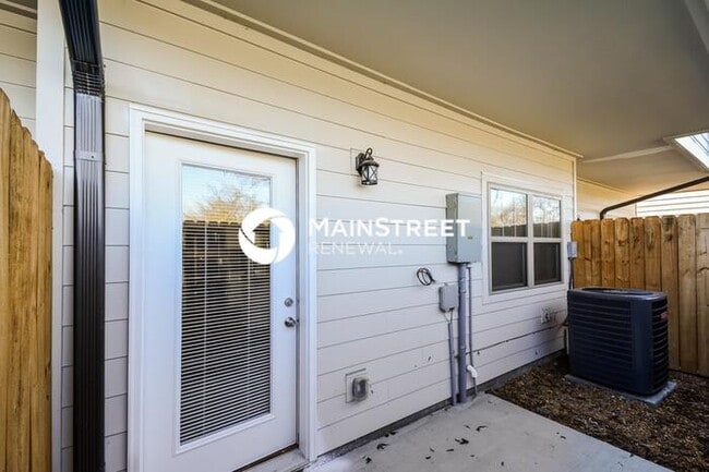 Building Photo - 2 Bedroom Pet-Friendly Home in Lebanon, TN with Main Street Renewal