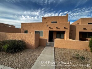 Building Photo - Single Level 2 Bed/2 Bath Gated Community ...