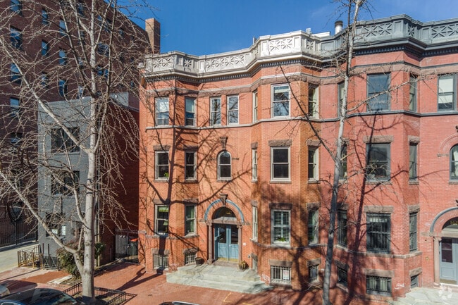 Building Photo - 1617 Swann St NW