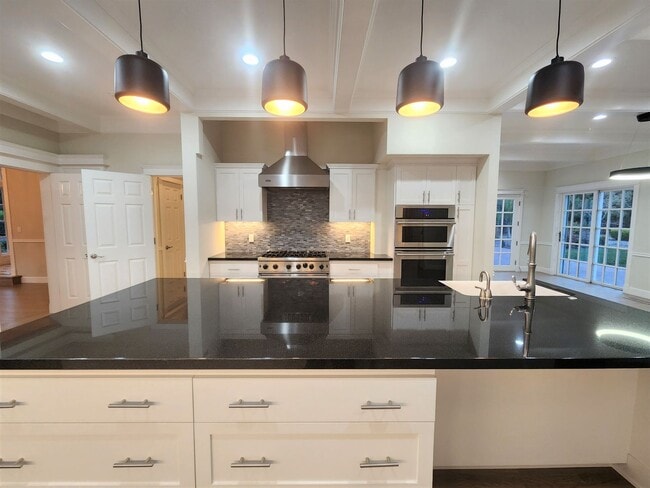 Building Photo - Extraordinary Atherton Estate with Cottage...