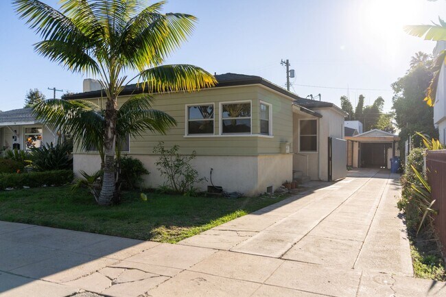 Building Photo - 2431 Walgrove Ave