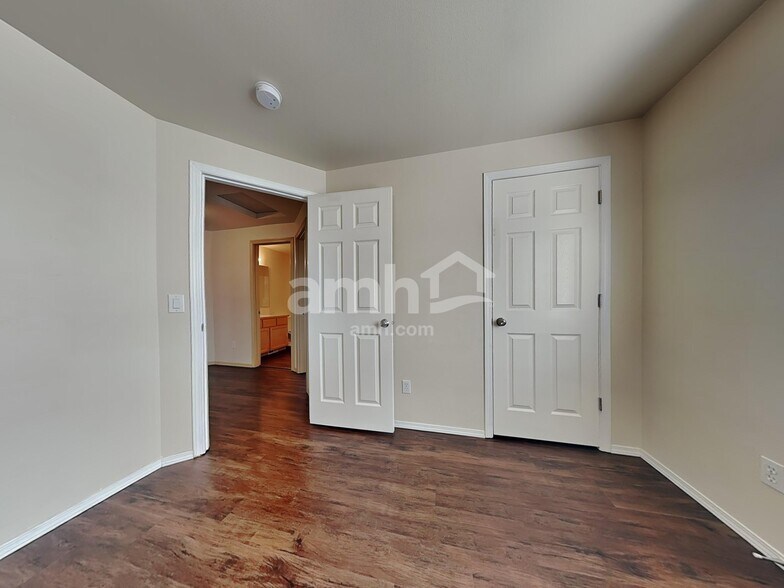 Building Photo - 16646 Rainier View Dr SE