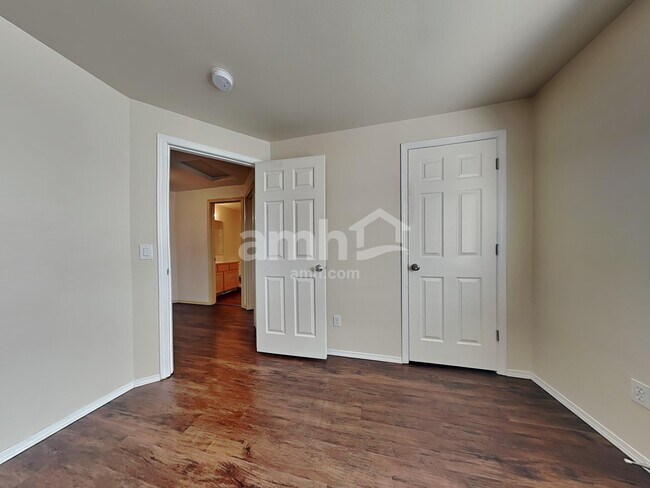 Building Photo - 16646 Rainier View Dr SE