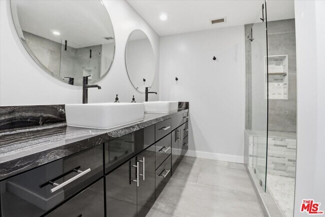 Building Photo - 2222 Ave of the Stars