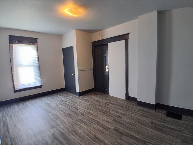 Building Photo - 915 N Bowman Ave