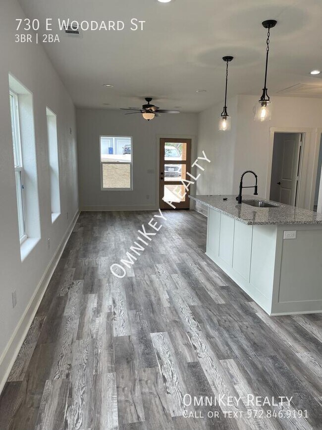 Building Photo - 730 E Woodard St