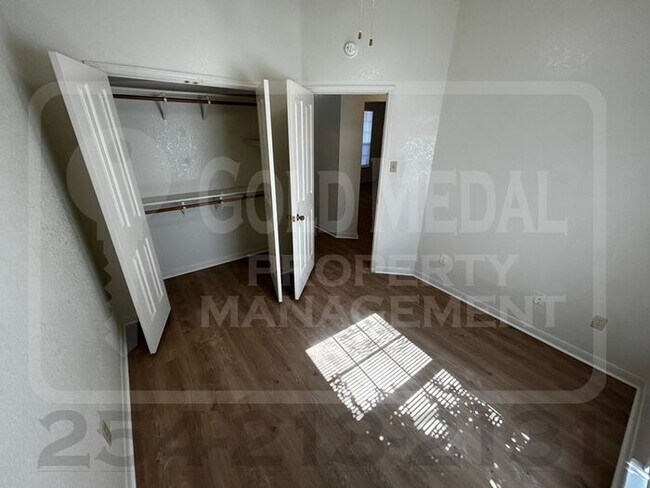 Building Photo - 1805 Diana Ln