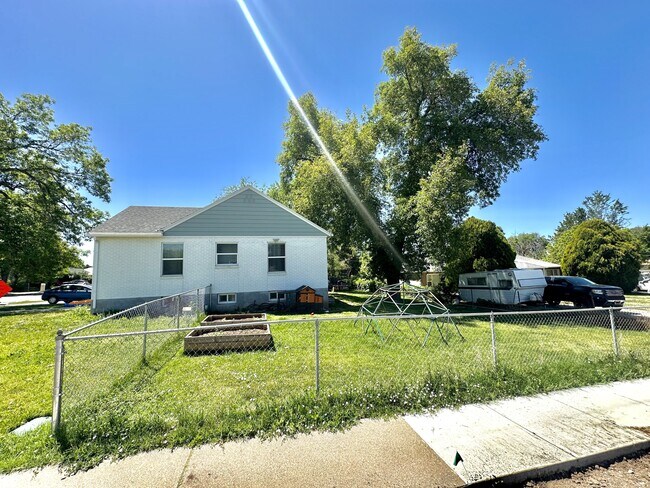 Building Photo - 195 N 400 E