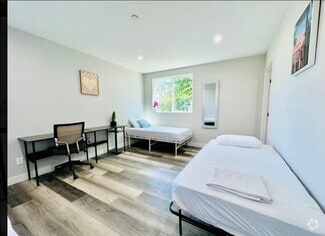 Building Photo - 1301 N Kingsley Dr