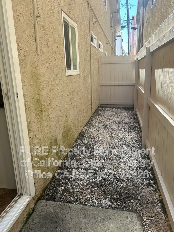 Building Photo - 208 19th St