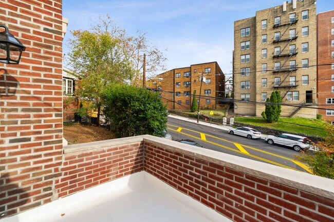 Building Photo - 685 JFK Blvd E