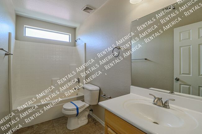 Building Photo - $500 off the 1st full month's rent with a ...