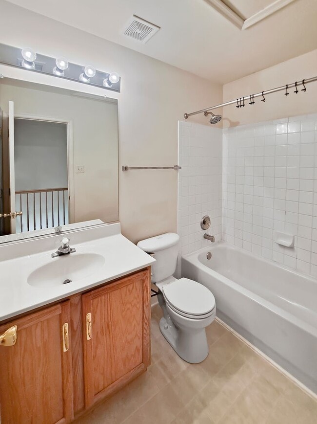 Building Photo - 3074 Esser Pl