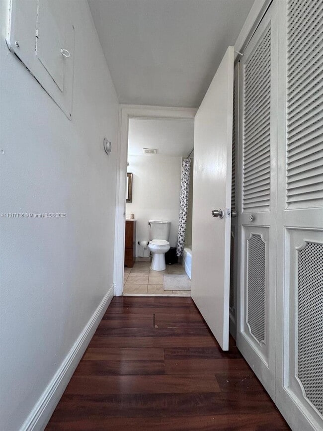 Building Photo - 1470 NE 123rd St