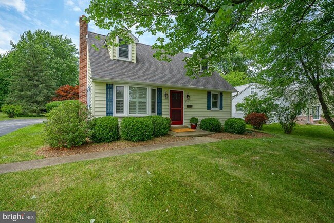 Building Photo - 533 Monument Ave