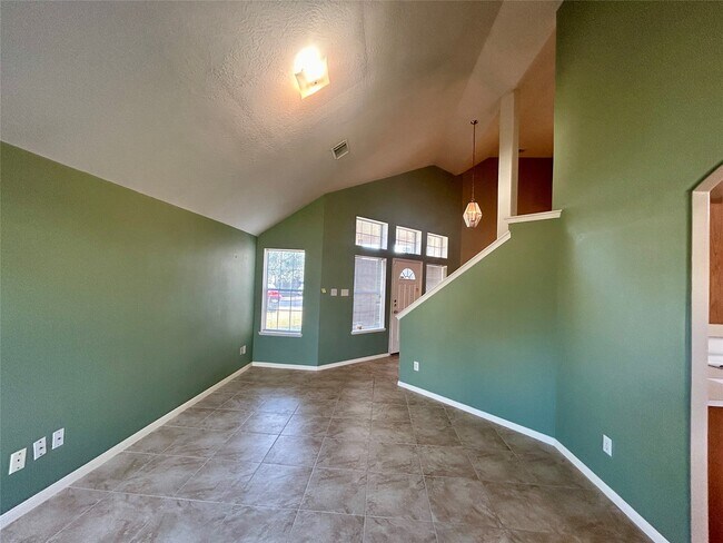 Building Photo - 19718 River Pointe Ln