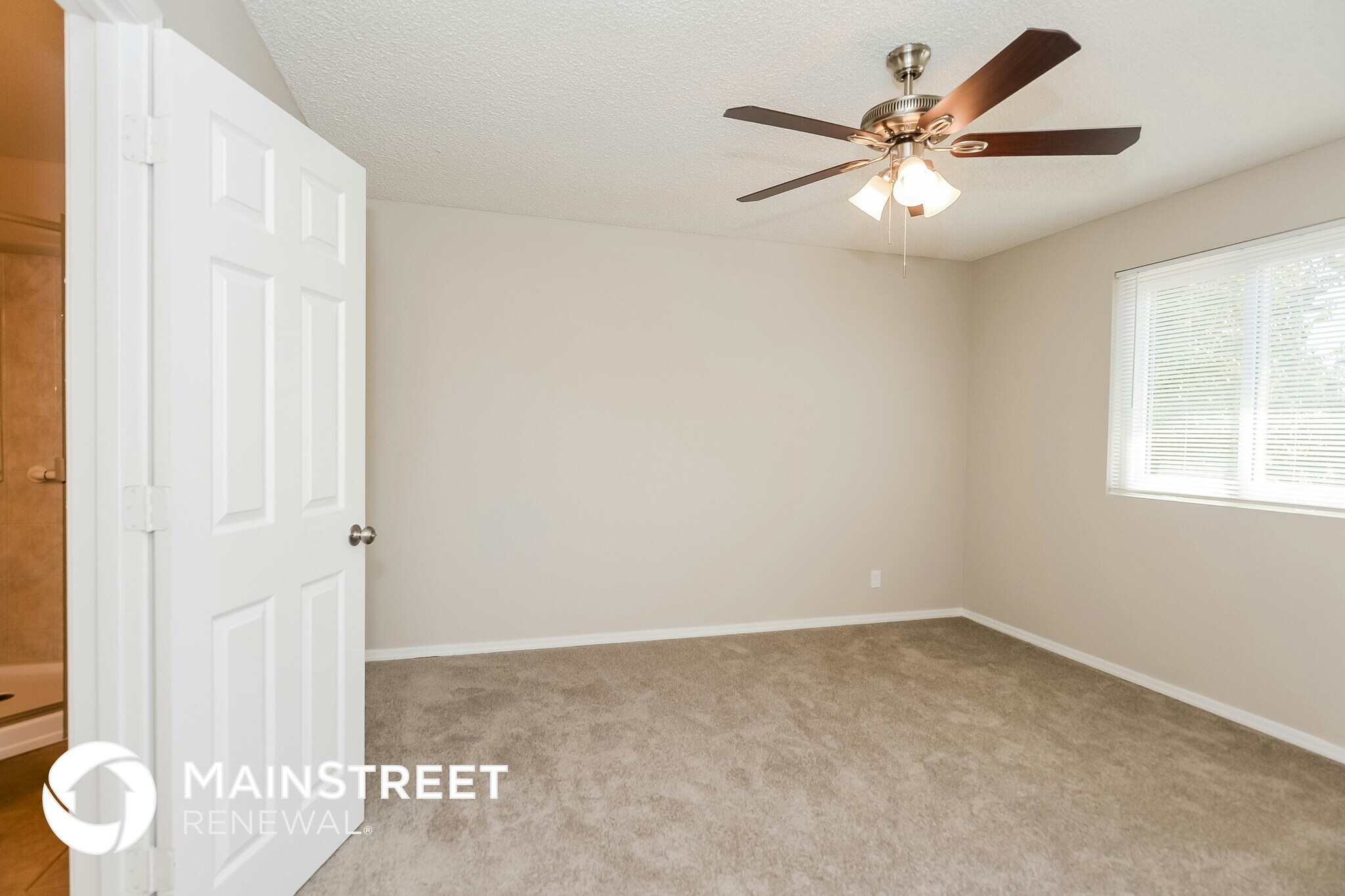 Building Photo - 921 S Val Vista Dr