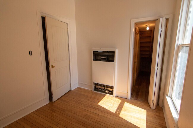 Building Photo - 802 S 10th St