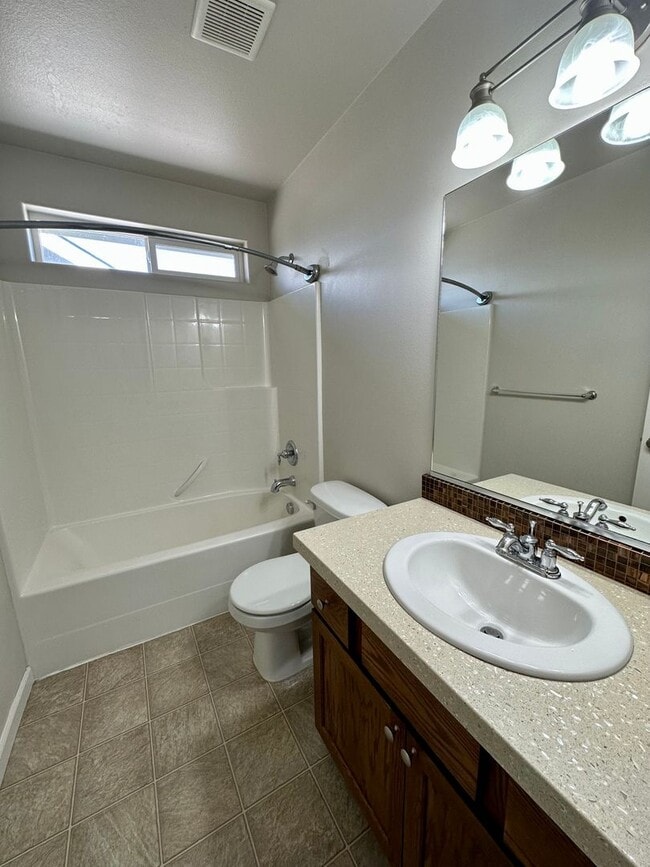 Building Photo - LARGE SINGLE FAMILY HOME ON CORNWALL (RPM#220)