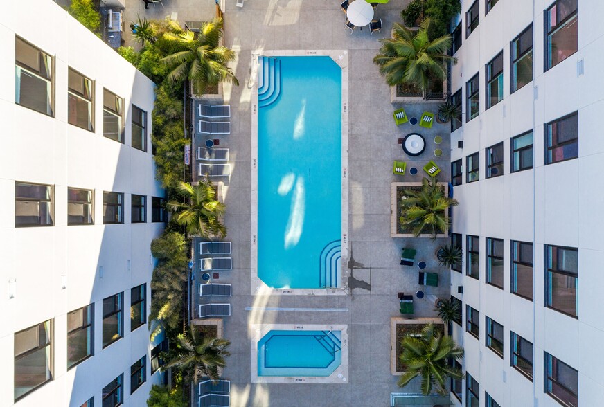 Pool deck aerial view - MacArthur Commons