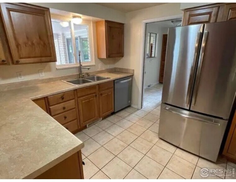 Building Photo - 1915 Collyer St