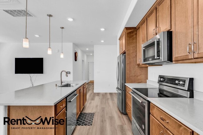 Building Photo - 2835 5th St