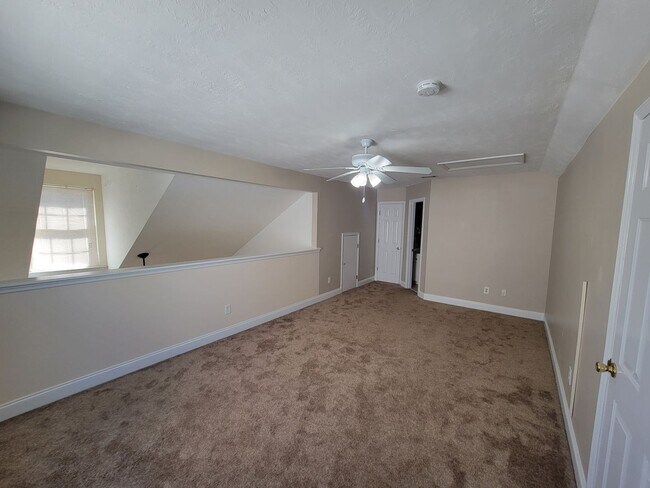 Building Photo - 211 Brook Ct
