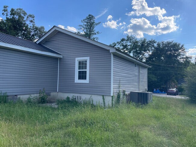 Building Photo - 210 Jerry Rd