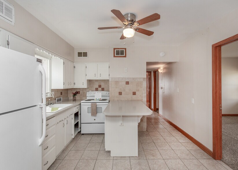 Building Photo - 537 23rd St