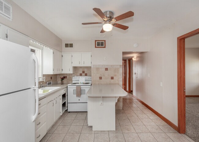 Building Photo - 537 23rd St