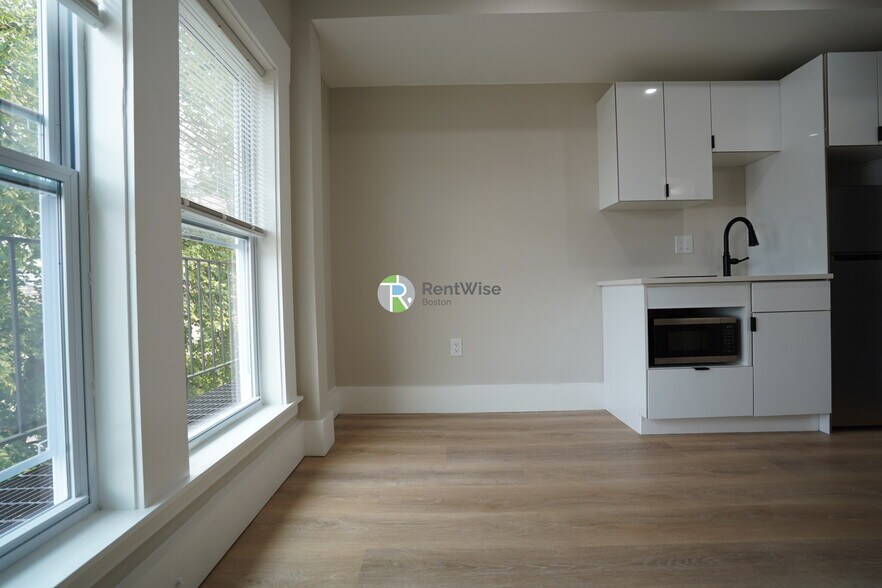 Building Photo - 142 Dorchester St