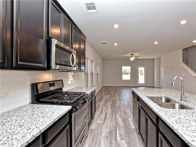 Building Photo - 517 Gabrielle Anne Dr