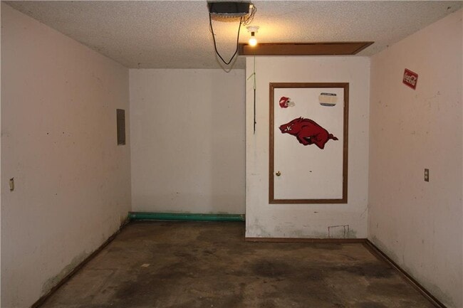 Building Photo - 417 W Apple Blossom Ave