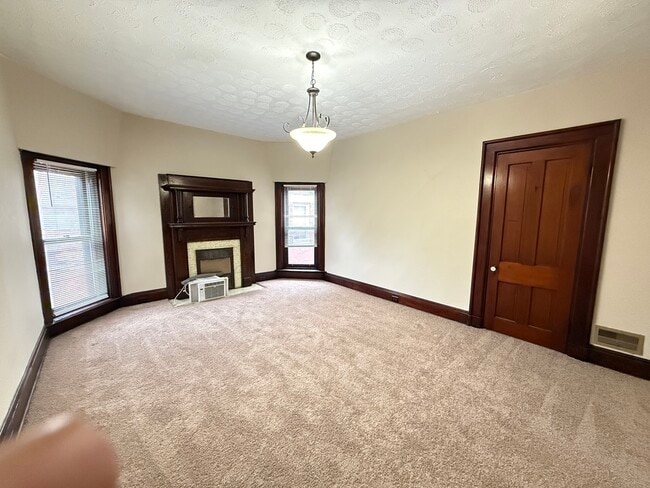 Building Photo - 2410 Ashland Ave