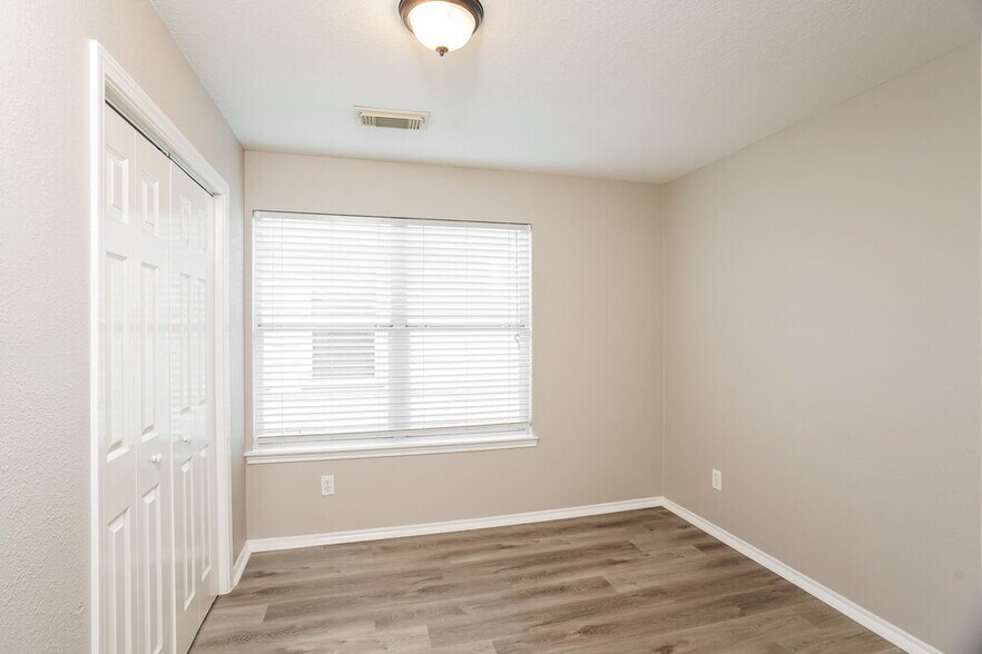 Building Photo - 20726 Desert Shadows Ln