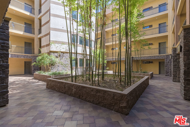 Building Photo - 345 S Gramercy Pl