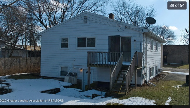 Building Photo - 3117 Holiday Dr