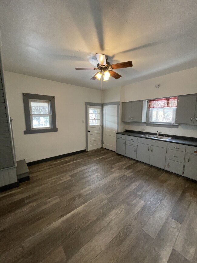 Building Photo - 618 Penn Ave