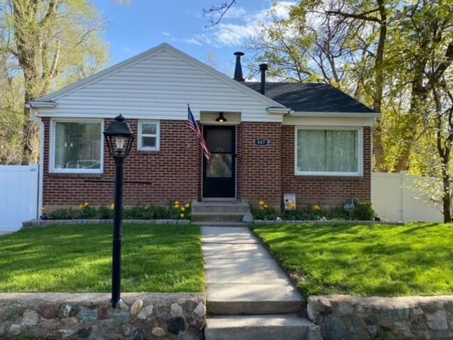 Building Photo - 907 Sullivan Dr