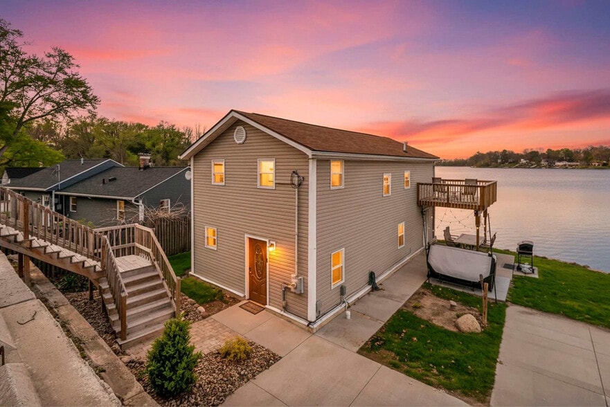 Building Photo - 829 Portage Lakes Drive