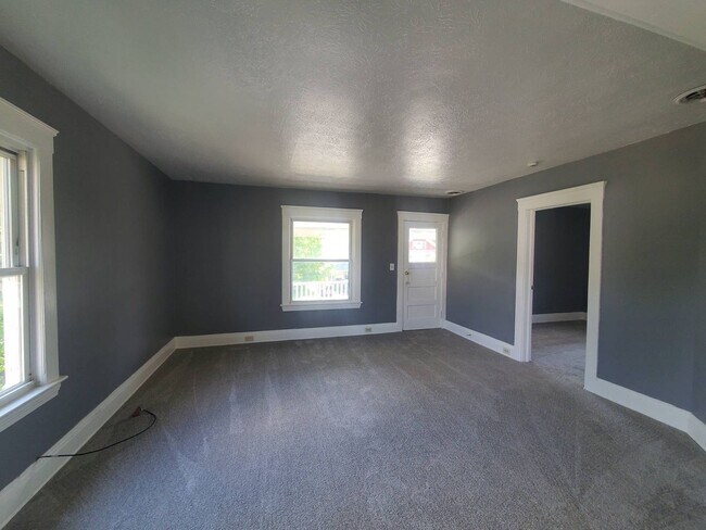Building Photo - 4265 W 36th St