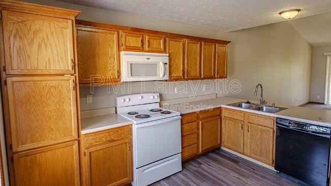 Building Photo - 2035 Bridgewater Cir