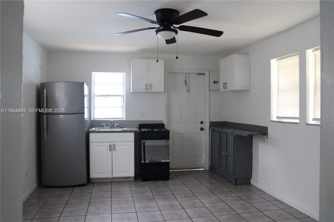 Building Photo - 5743 Lincoln St