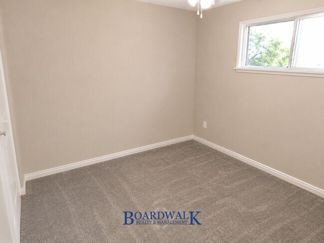 Building Photo - 432 E 400 S