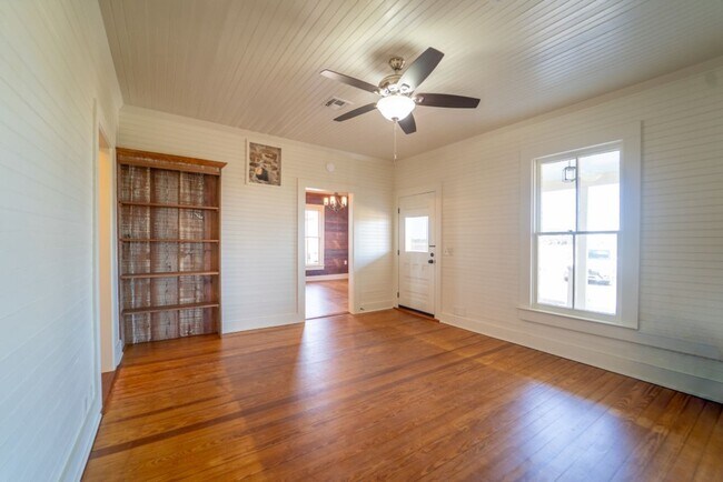 Building Photo - Historic Farmhouse set on 1.2 Acres!