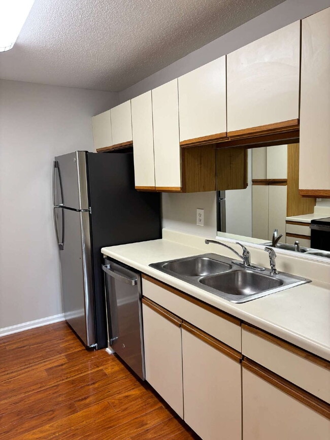 Building Photo - 617 Balfour Rd