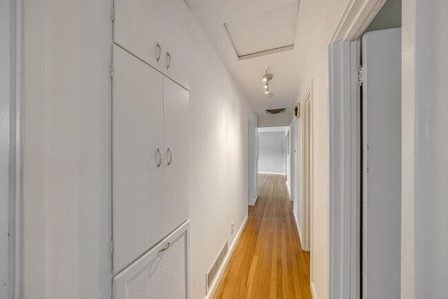 Building Photo - Charming 3-Bedroom Home Near CMU with Bonus Room