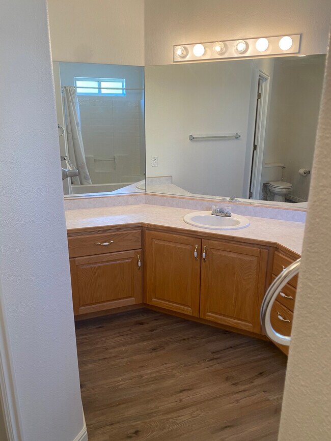 Building Photo - 1048 N 2100 W