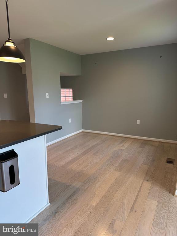 Building Photo - 43 Cecily Way