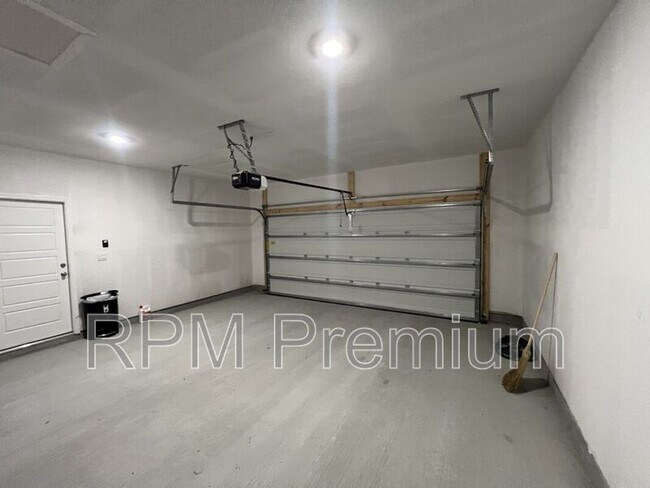 Building Photo - 1255 Drago Dr